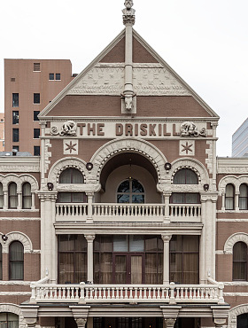 ऐतिहासिक होटल